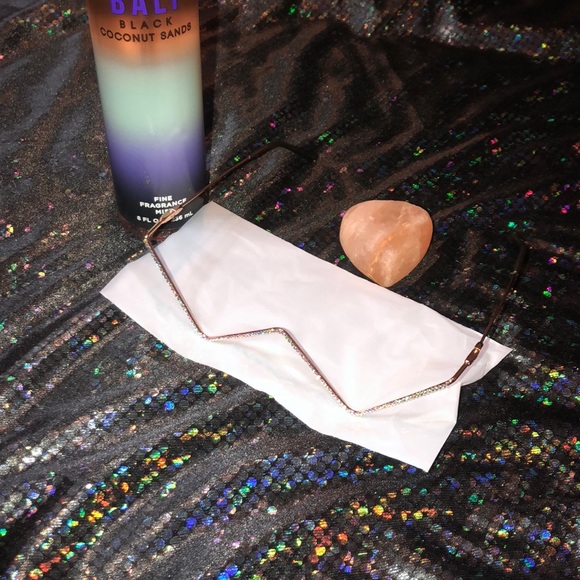 V-shaped Diamond Glasses NWOT - Picture 6 of 13